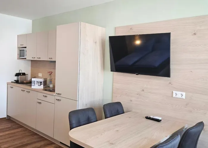 Rana's - לינה וארוחת בוקר 4*